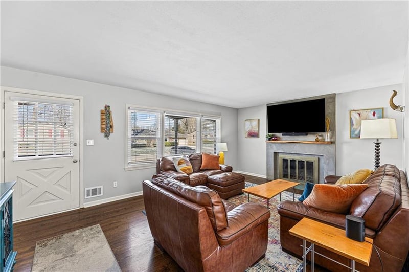 7301 Robinson St, Overland Park, KS 66204