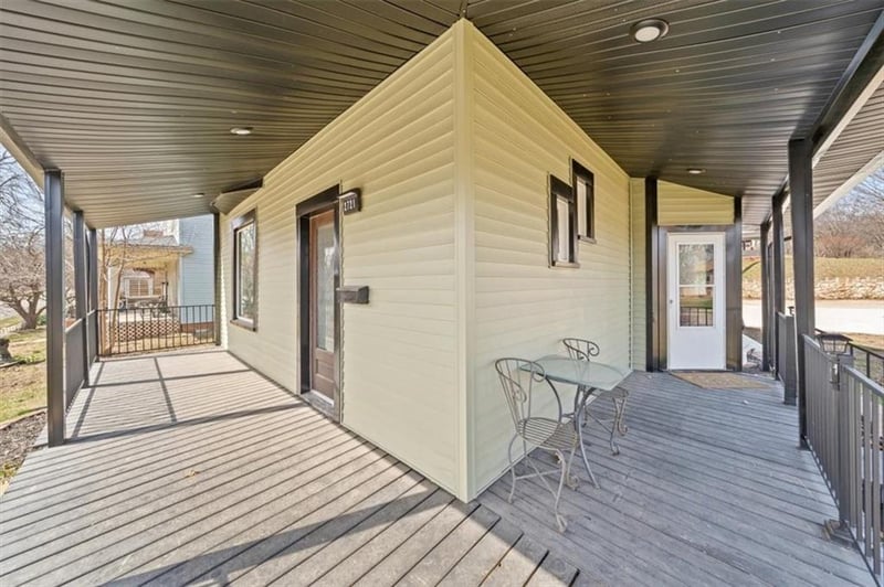 2721 Faraon St, St Joseph, MO 64501