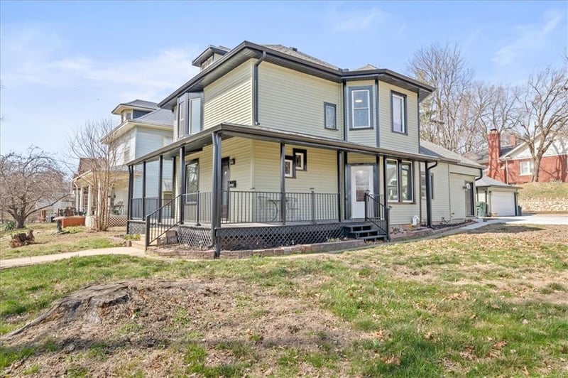 2721 Faraon St, St Joseph, MO 64501