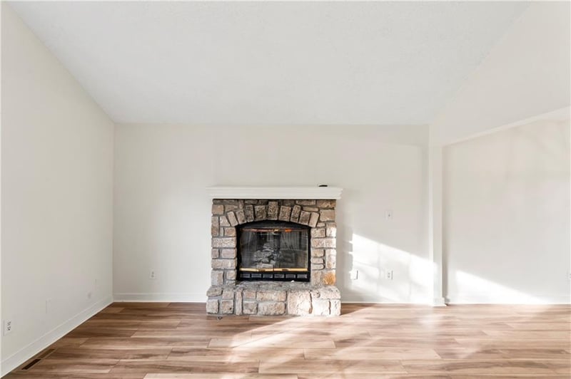 318 Bent Tree Dr, Blue Springs, MO 64014