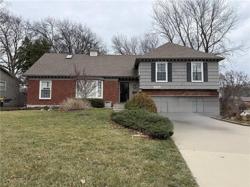 9249 Switzer St, Overland Park, KS 66214