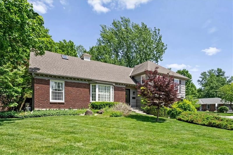 9249 Switzer St, Overland Park, KS 66214