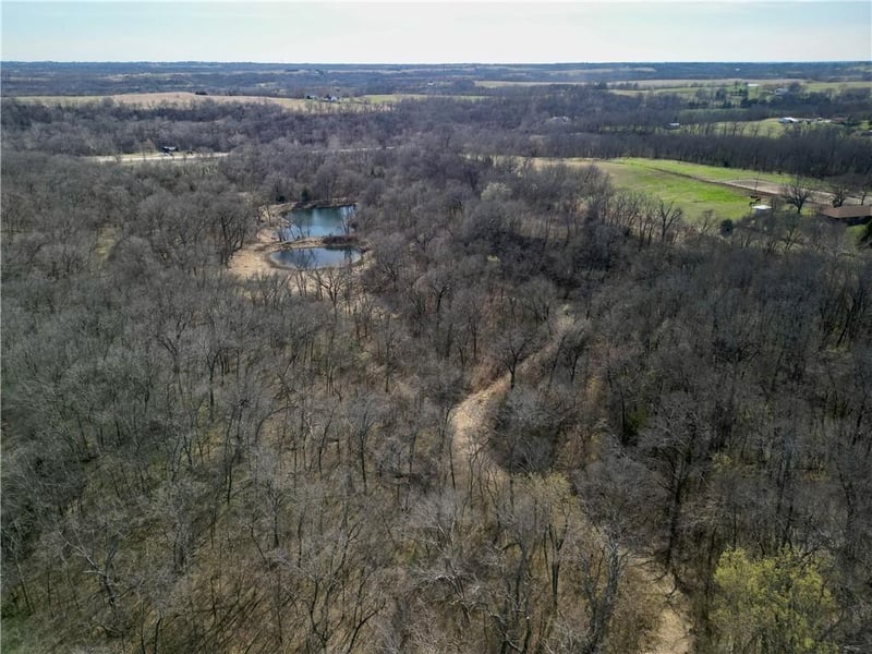 19209 Santa Fe Trl, Leavenworth, KS 66048