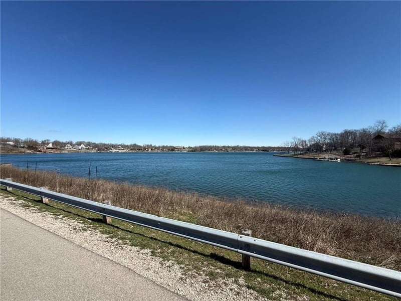 37 Poplar Ln, Linn Valley, KS 66040