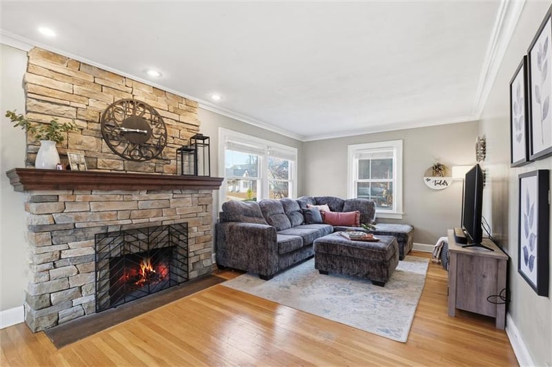309 69th St, Kansas City, MO 64113