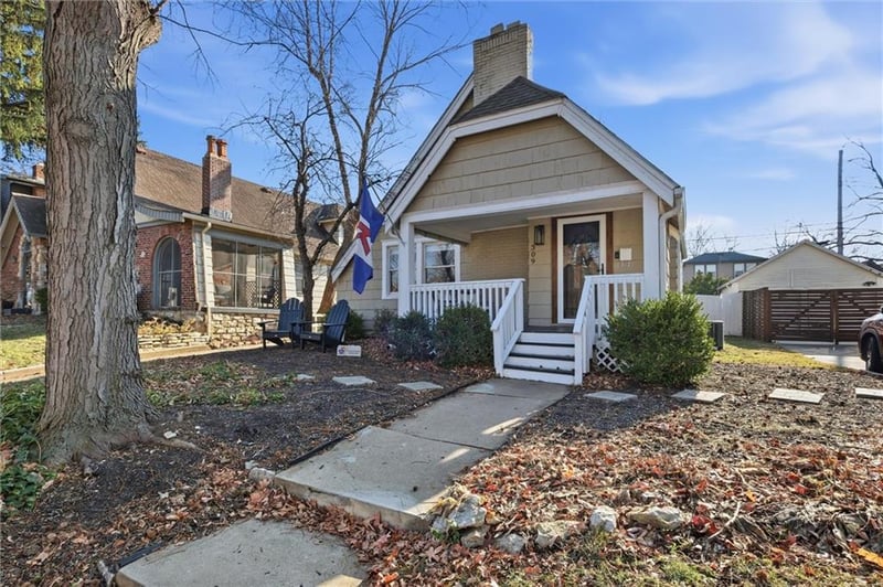 309 69th St, Kansas City, MO 64113