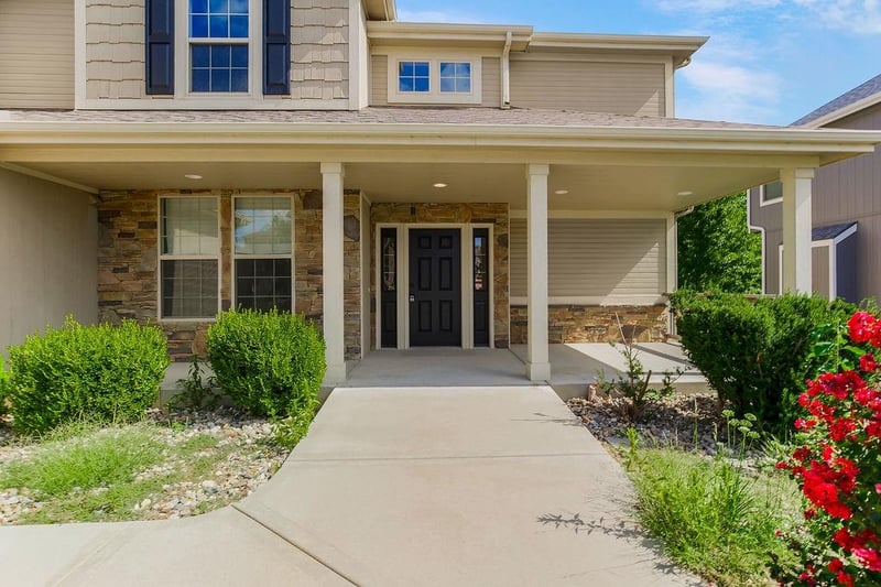 875 Clearview Dr, Lansing, KS 66043