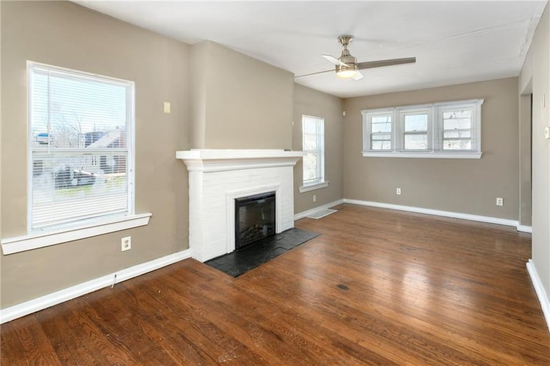 4427 Agnes Ave, Kansas City, MO 64130