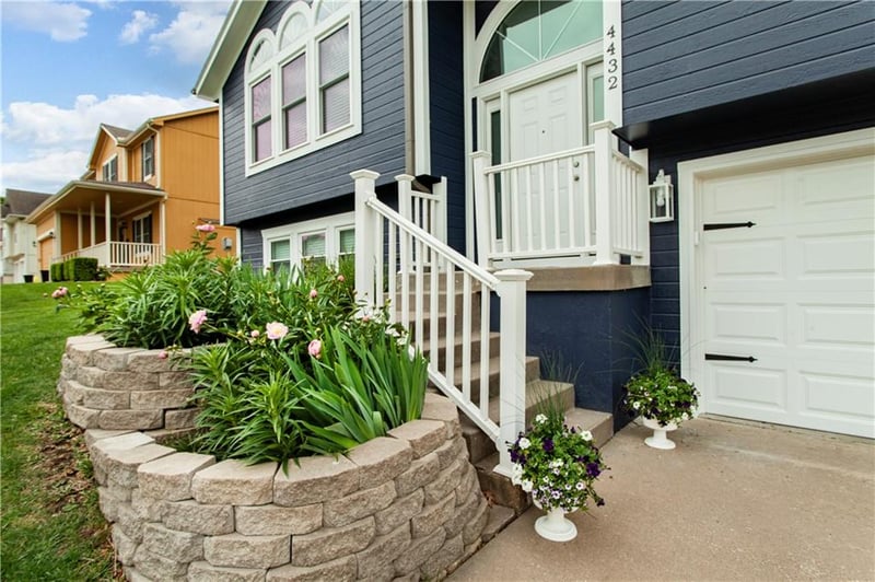 4432 Rivulet Dr, Lee's Summit, MO 64082