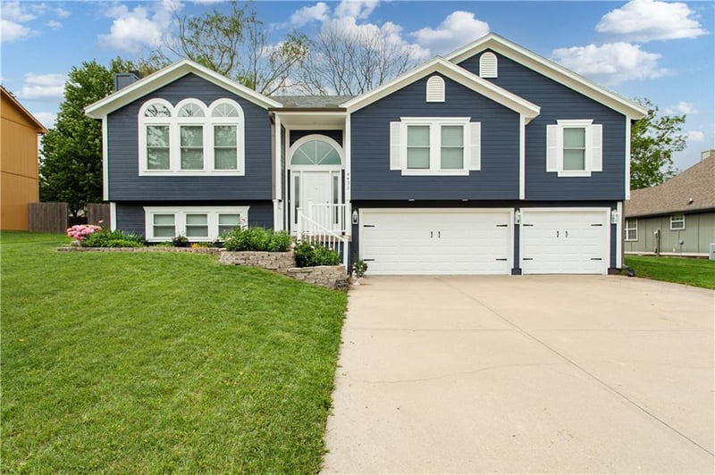 4432 Rivulet Dr, Lee's Summit, MO 64082