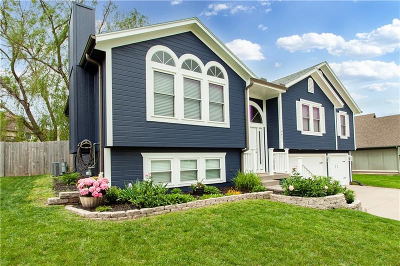 4432 Rivulet Dr, Lee's Summit, MO 64082