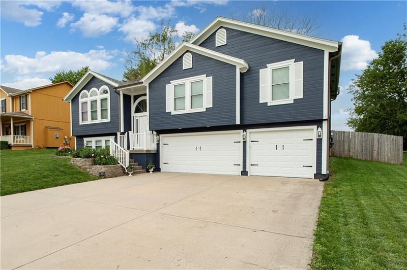 4432 Rivulet Dr, Lee's Summit, MO 64082
