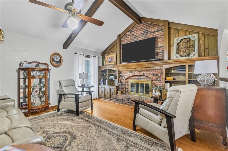 1261 81st St, Kansas City, MO 64118