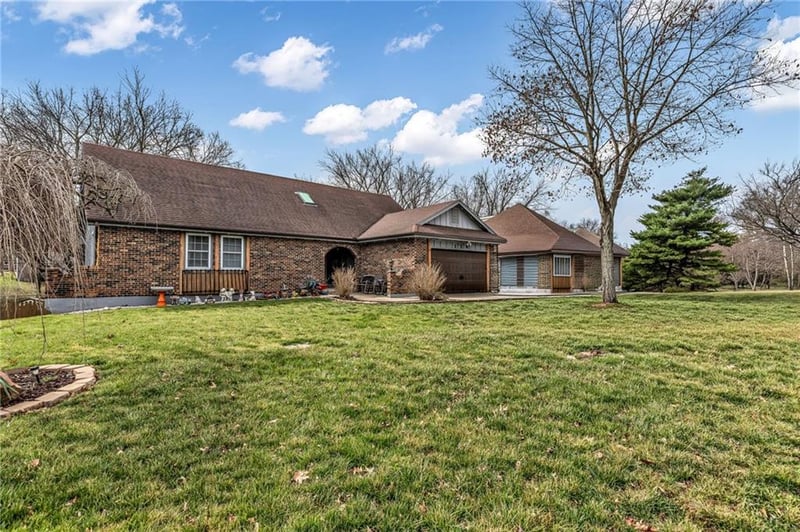 1261 81st St, Kansas City, MO 64118