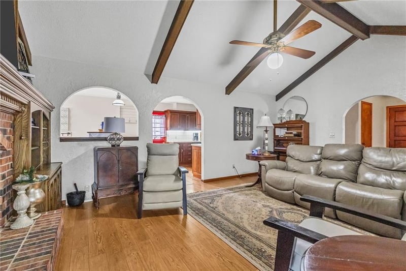 1261 81st St, Kansas City, MO 64118