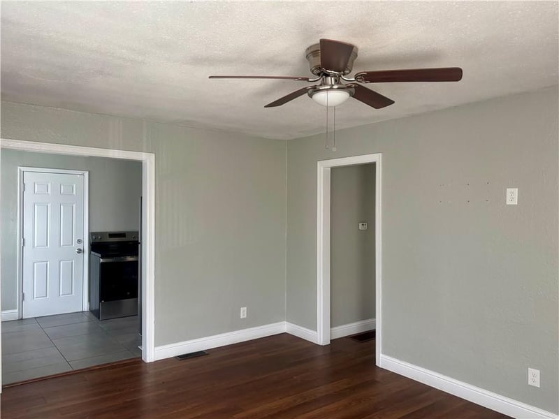 5601 27th Ter, Kansas City, MO 64128