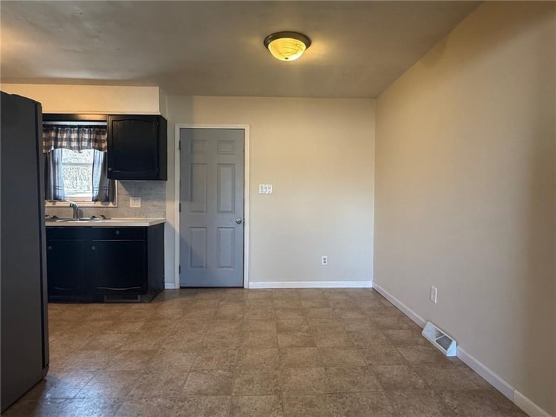 200 S Harrison St, Oregon, MO 64473