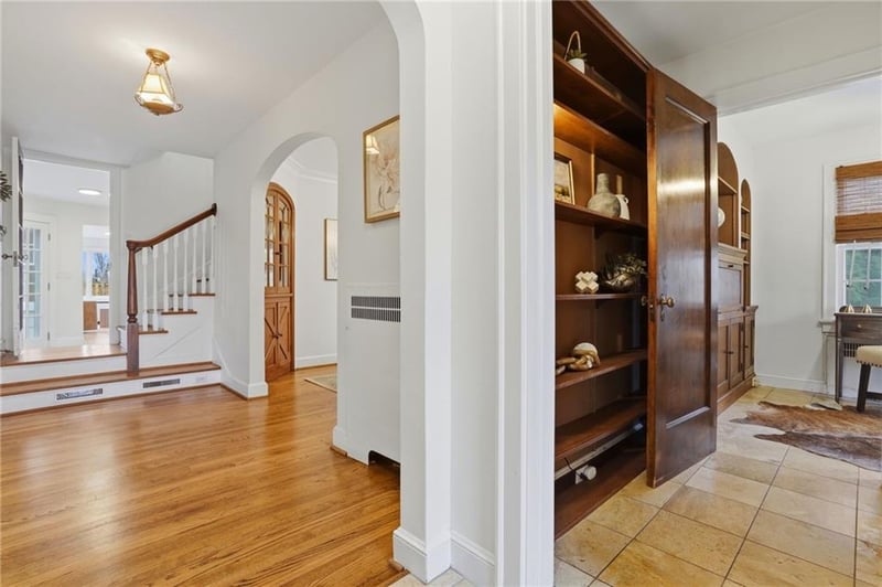 425 W 49th Ter, Kansas City, MO 64112