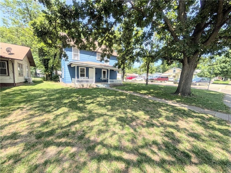 712 Jefferson Ave, Iola, KS 66749