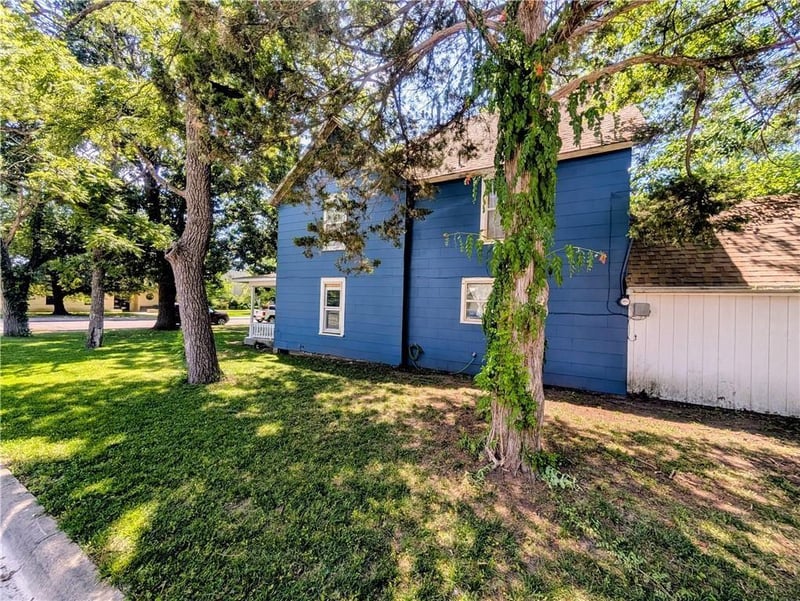 712 Jefferson Ave, Iola, KS 66749