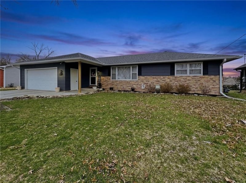 241 Southwest Dr, Chillicothe, MO 64601
