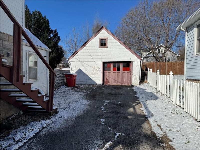 644 S Lake Dr, Independence, MO 64053