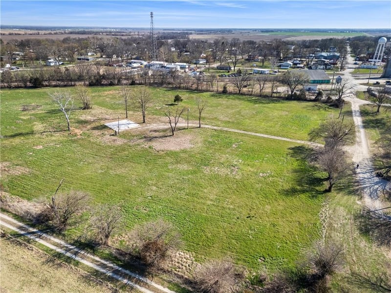 309 5th St, Walker, MO 64790