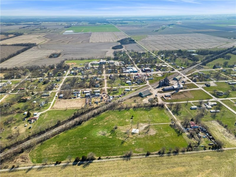 309 5th St, Walker, MO 64790