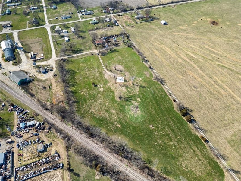 309 5th St, Walker, MO 64790