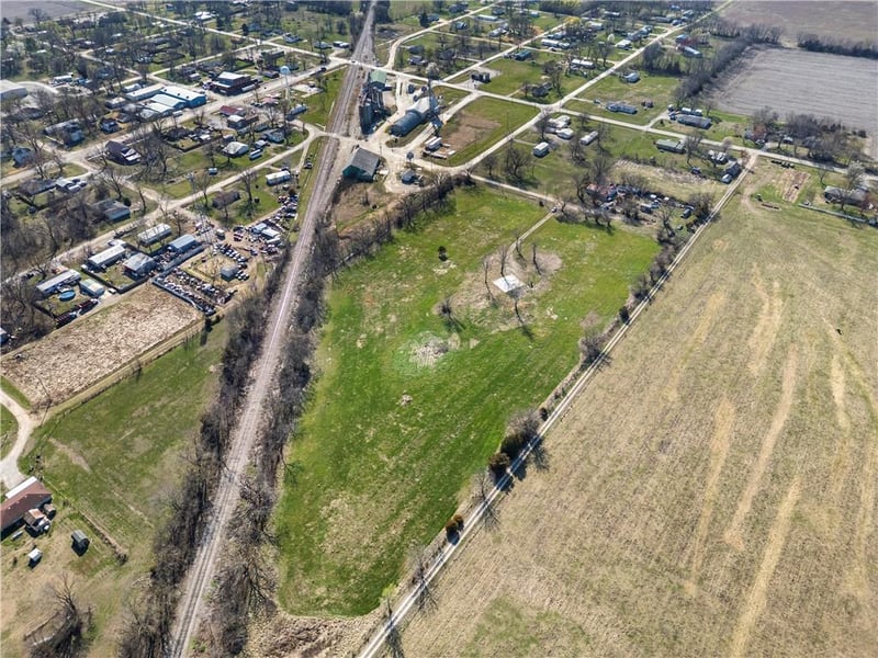 309 5th St, Walker, MO 64790