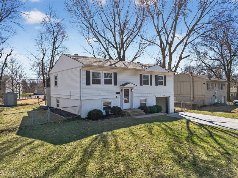 9229 100th Ter, Overland Park, KS 66212