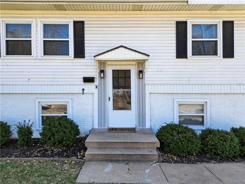 9229 100th Ter, Overland Park, KS 66212