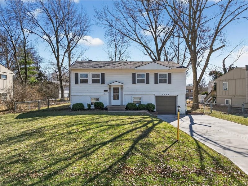 9229 100th Ter, Overland Park, KS 66212