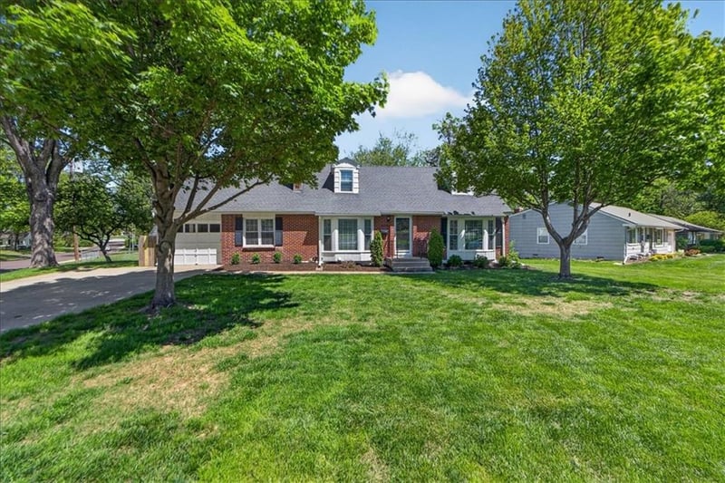 6014 W 68th St, Overland Park, KS 66204