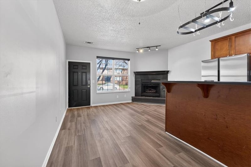 911 41st Pl #911, Kansas City, MO 64111