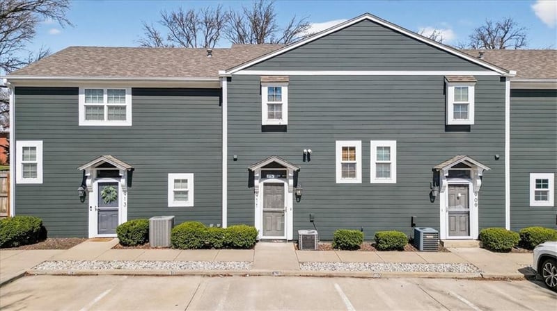 911 41st Pl #911, Kansas City, MO 64111