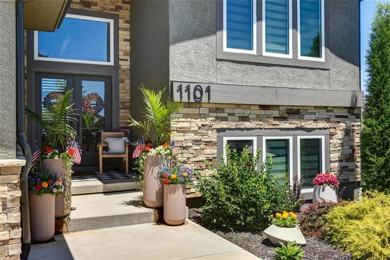1101 Brookside Ct, Lee's Summit, MO 64064