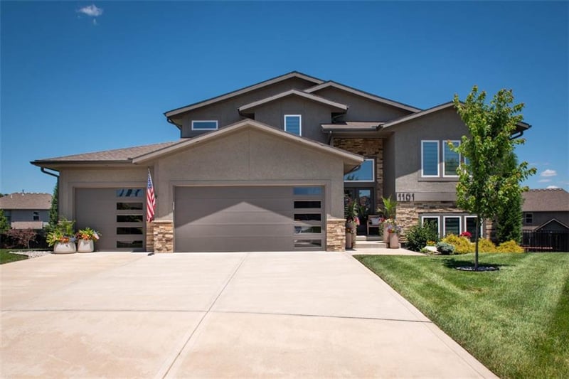 1101 Brookside Ct, Lee's Summit, MO 64064