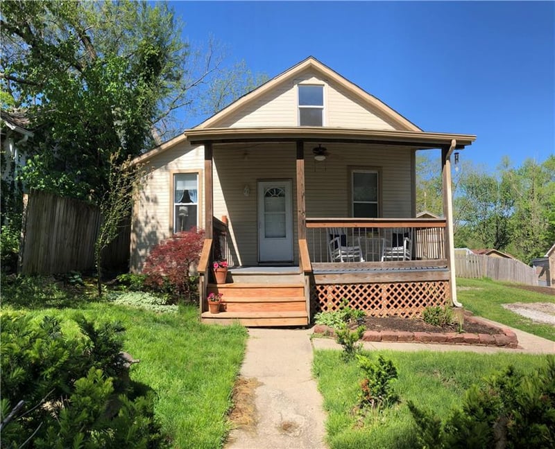 312 Grand Ave, Leavenworth, KS 66048