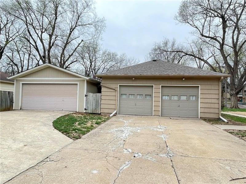 10301 W 89th St, Overland Park, KS 66214