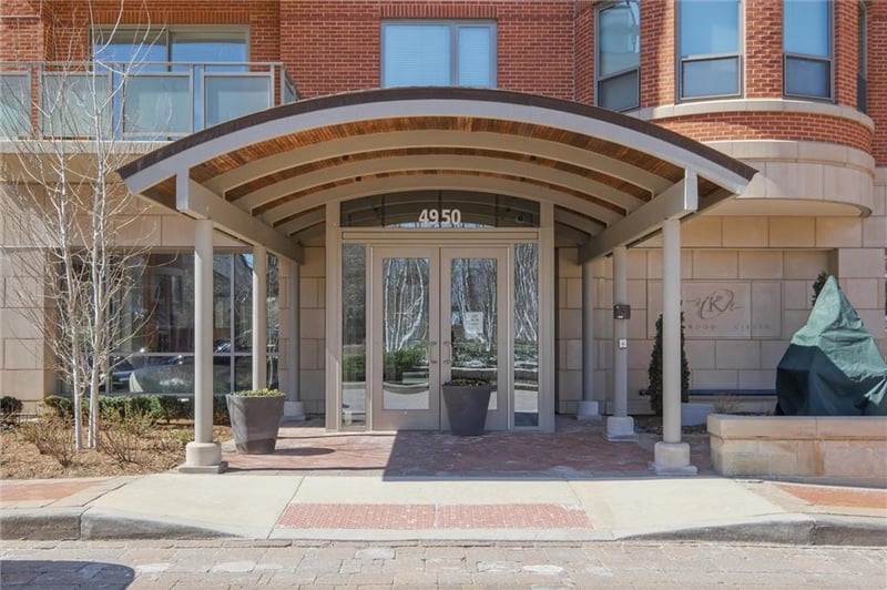 4900 Central #305 St, Kansas City, MO 64112