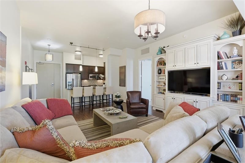 4900 Central #305 St, Kansas City, MO 64112