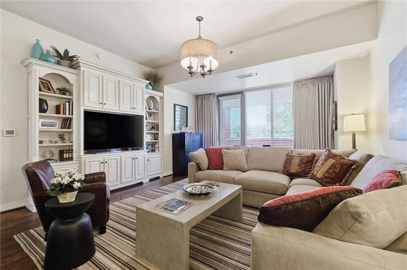 4900 Central #305 St, Kansas City, MO 64112