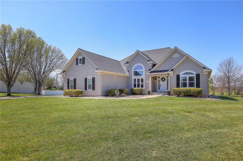 1602 SW Timberline Rd, Oak Grove, MO 64075