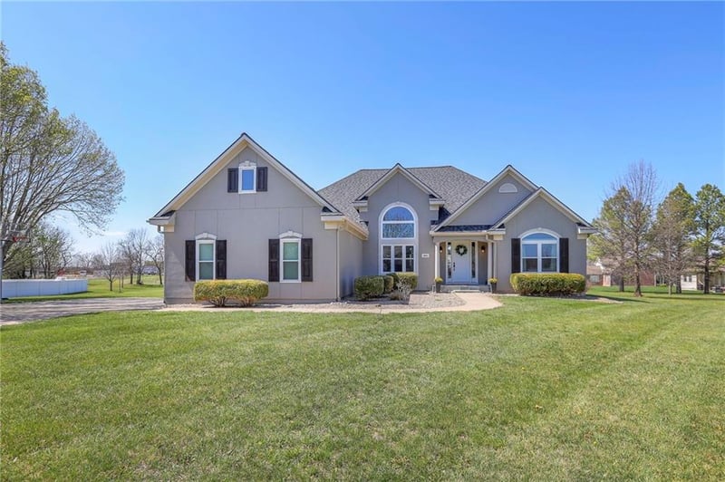 1602 SW Timberline Rd, Oak Grove, MO 64075