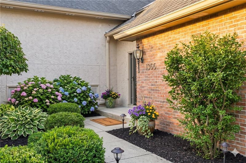 7407 W 101st Ter, Overland Park, KS 66212