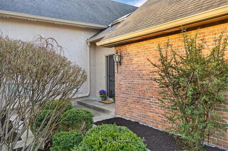 7407 W 101st Ter, Overland Park, KS 66212