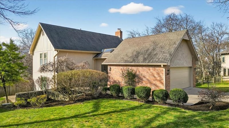 7407 W 101st Ter, Overland Park, KS 66212