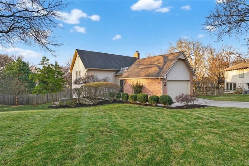 7407 W 101st Ter, Overland Park, KS 66212