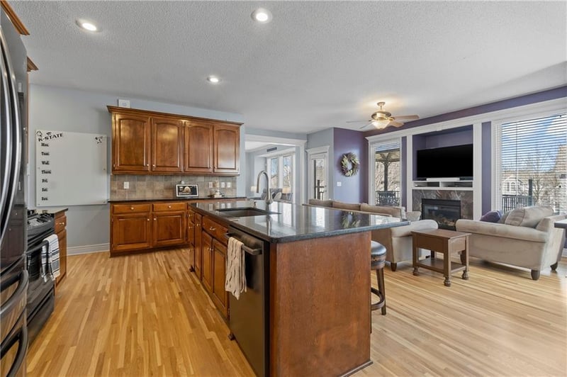 15914 161st St, Olathe, KS 66062
